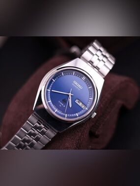 Vintage 1977 Seiko Quartz Type II 4336-7000 Men’s Watch - English-Kanji Day/Date